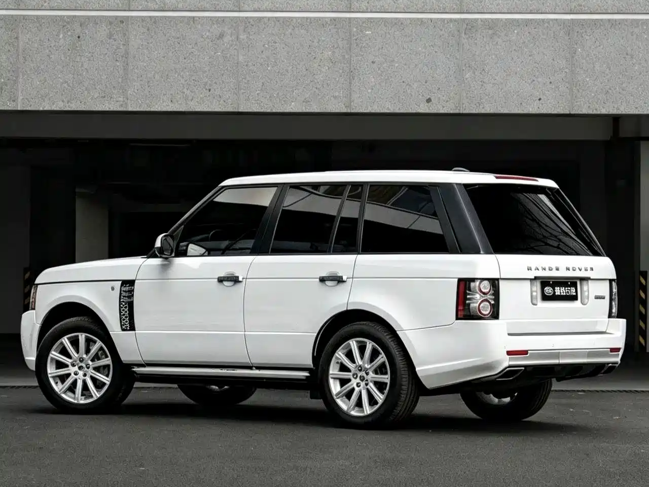 Photo 4 - Land Rover Range Rover