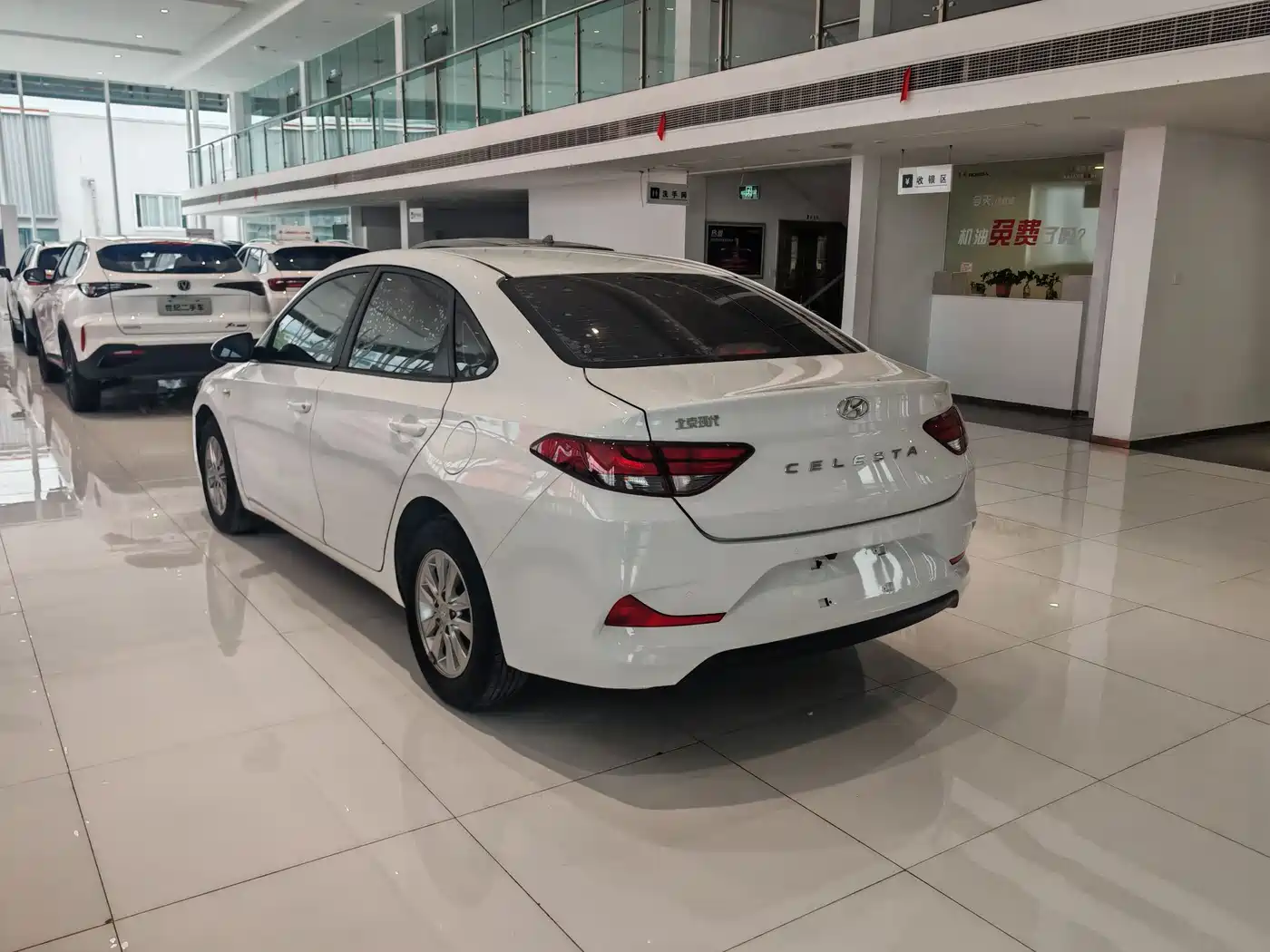 Hyundai Elantra 2018 1.6L Automatic Pleasing Edition GL China VI фото 12