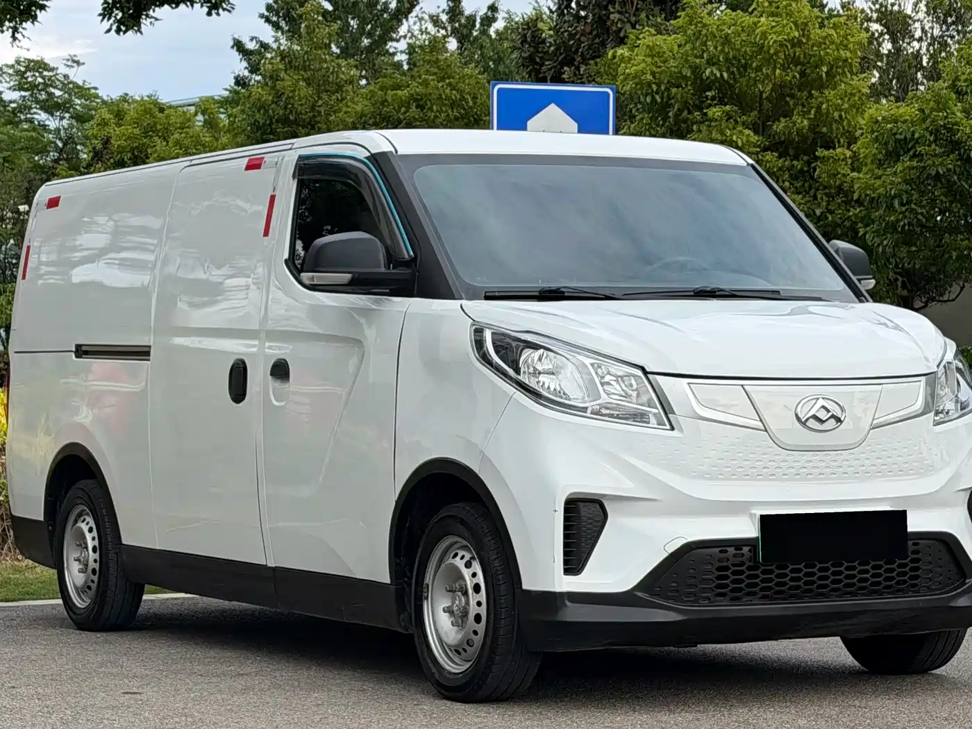 SAIC Maxus Maxus EV30 2022 Pure Electric Smart Logistics Expert Long Axle Guoxuan фото 3