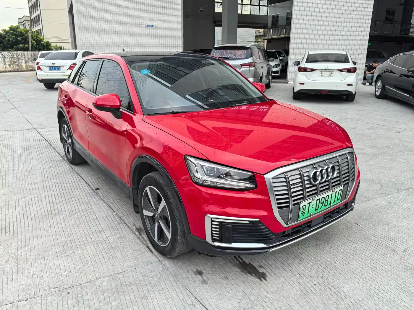 AUDI Q2L E TRON