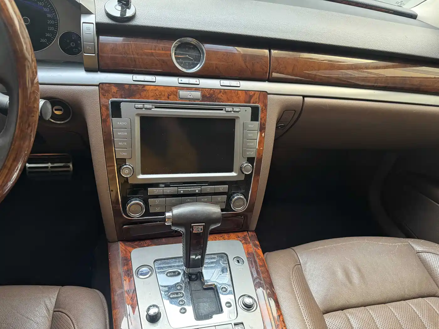Volkswagen Phaeton 2011 3.6L V6 5-Seater Extended Comfort фото 9