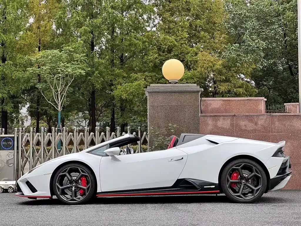 Lamborghini Huracán 2020 Huracán EVO RWD Spyder фото 2