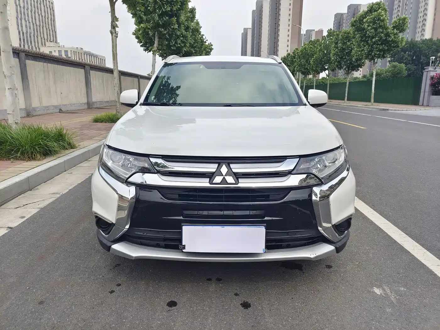 Mitsubishi Outlander 2017 2.0L 2WD Glory 5-seater фото 2