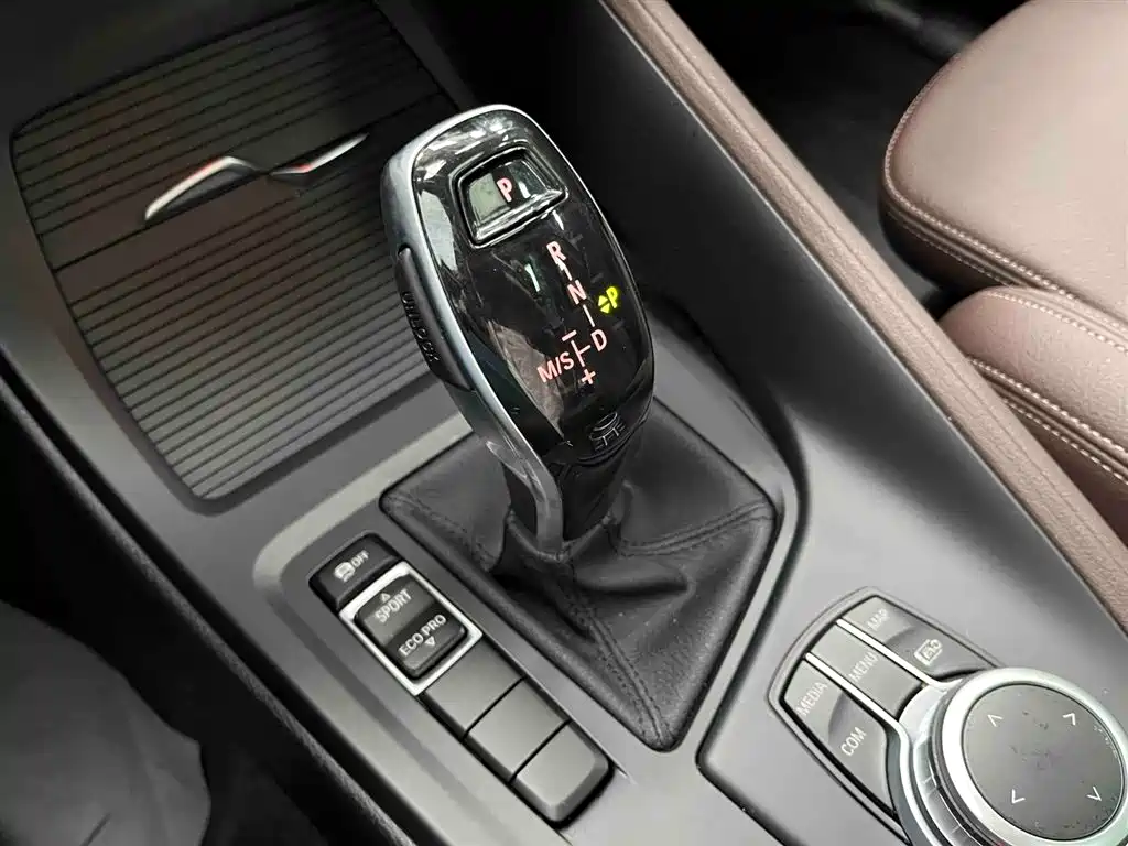 BMW X1 2022 sDrive20Li Fashion фото 5