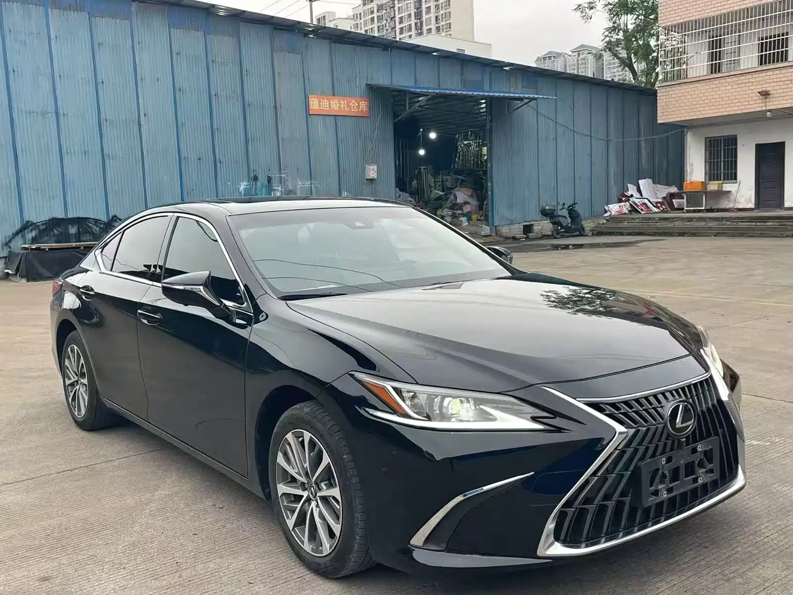 Фото 3 - Lexus ES