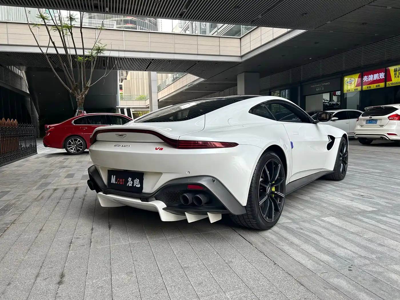 ASTON MARTIN V8 VANTAGE