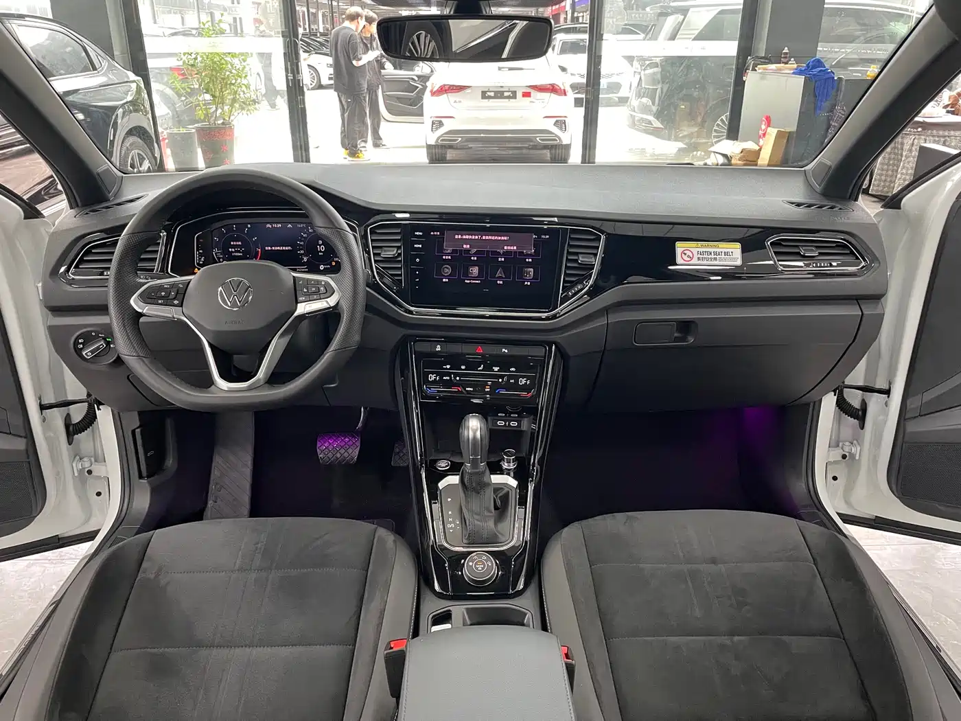 Volkswagen T-ROC 2021 Facelift 280TSI DSG 4WD Luxury Smart Connect Edition фото 8