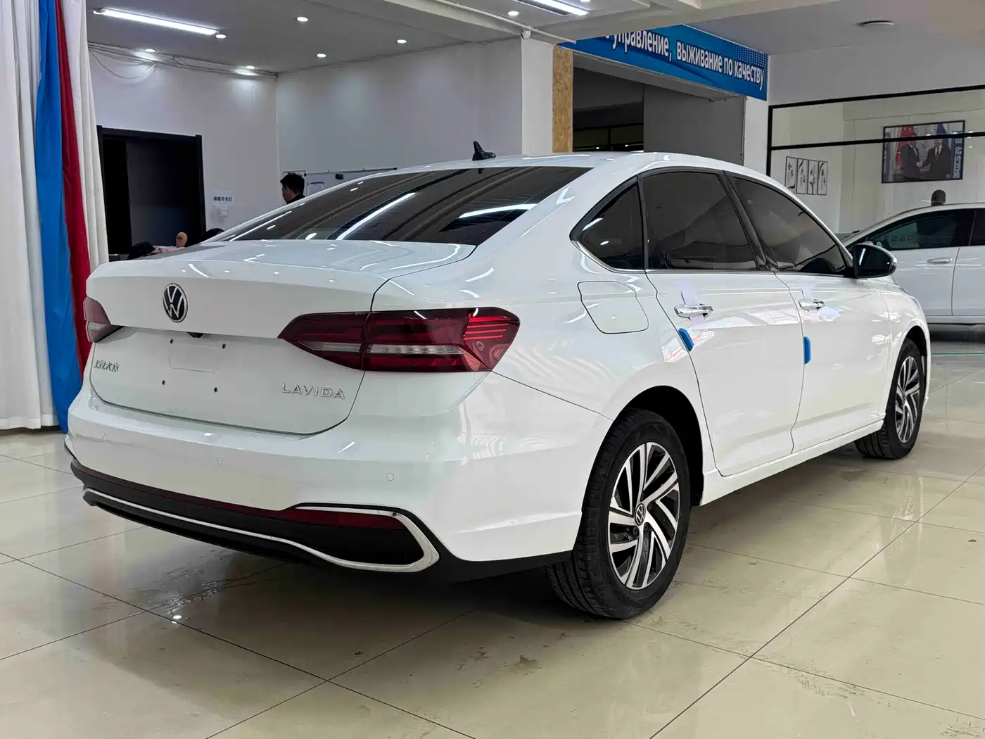 Volkswagen Lavida 2023 1.5L Auto Five Million Edition фото 6