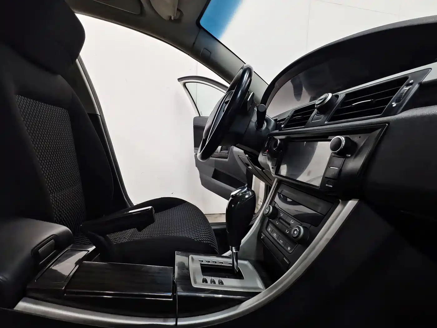 Roewe 550 2016 2013 Classic 550 1.8L Automatic Trend