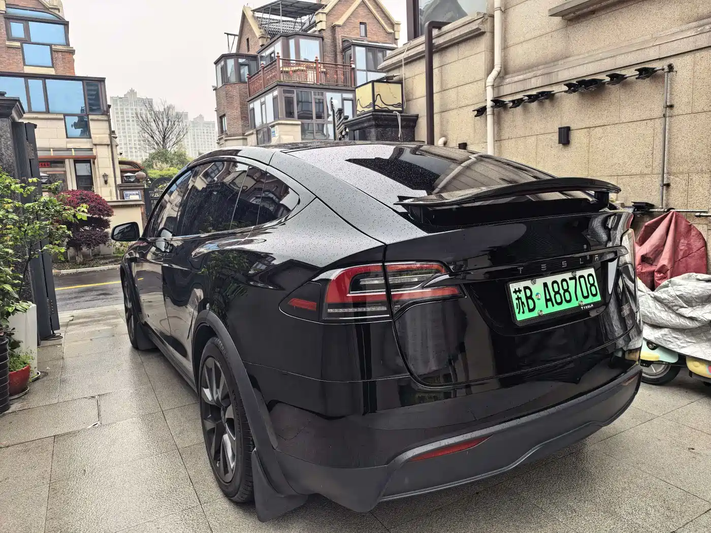 TESLA MODEL X