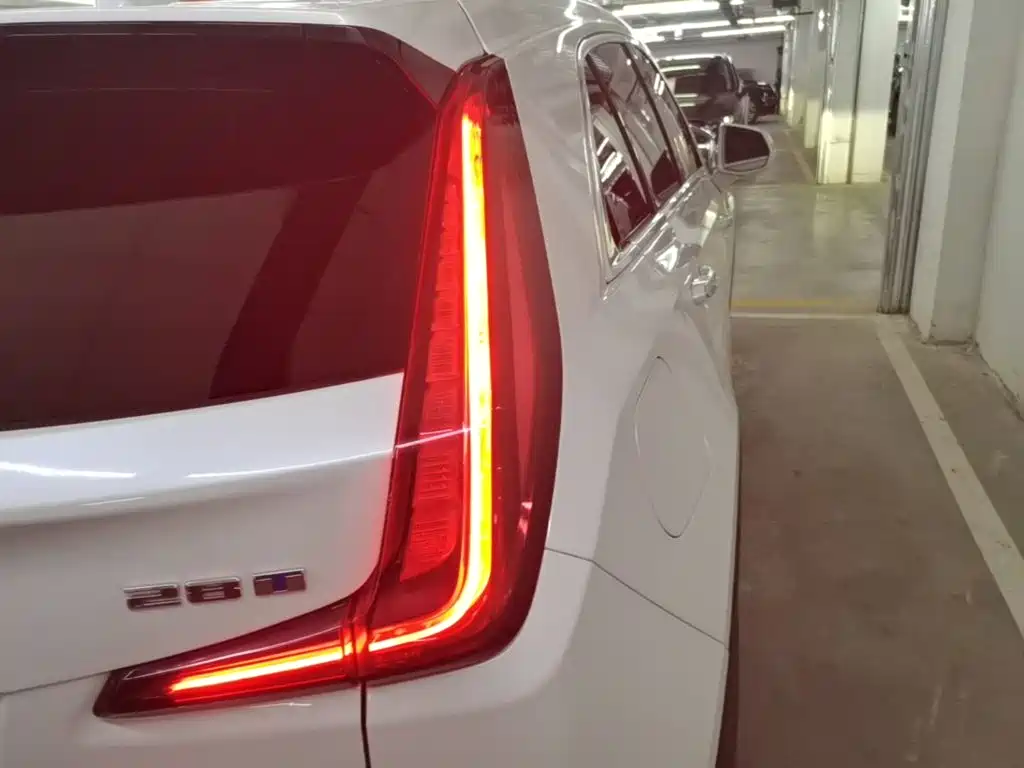 صورة 8 - Cadillac XT4