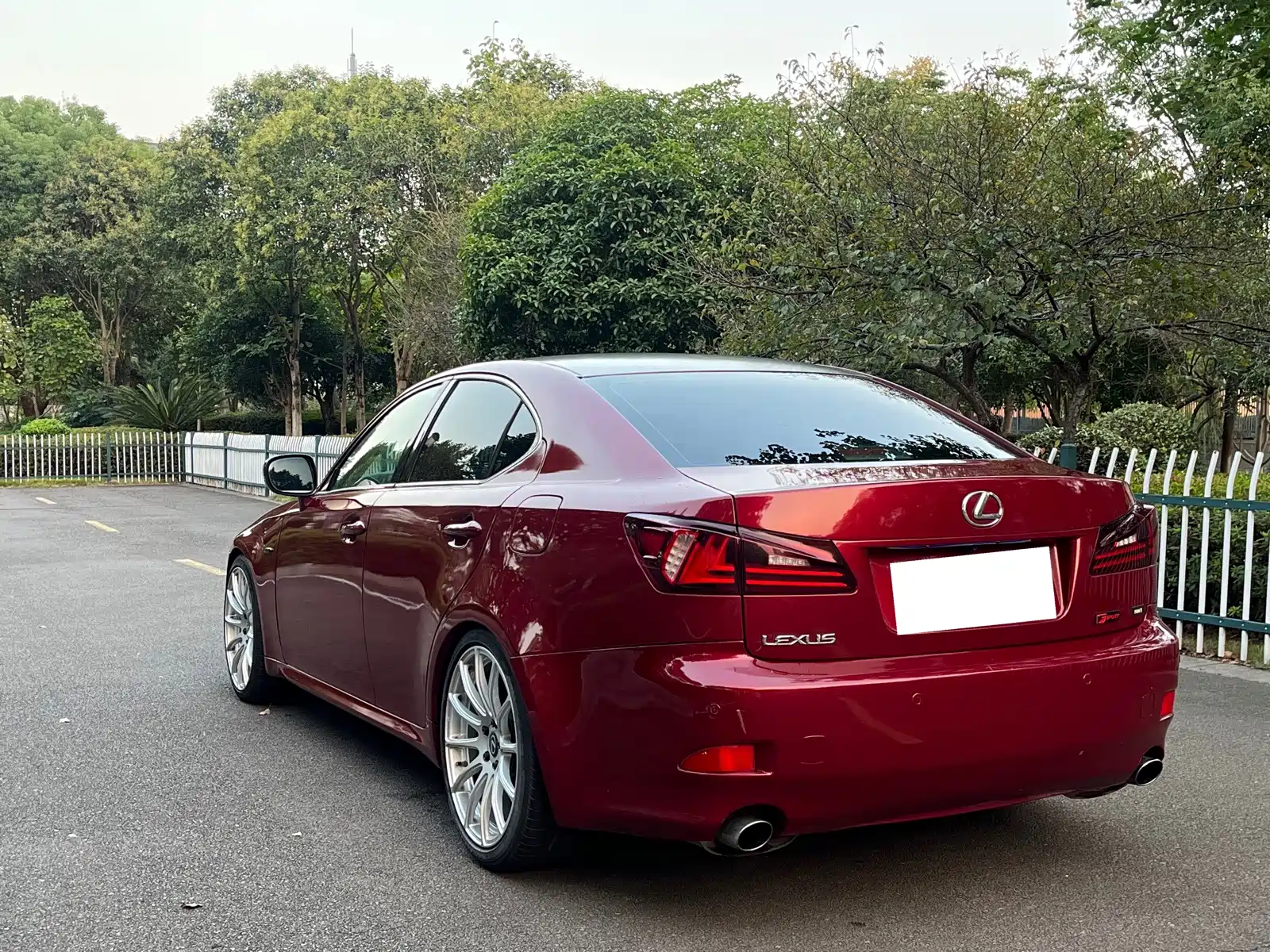 Photo 9 - Lexus IS