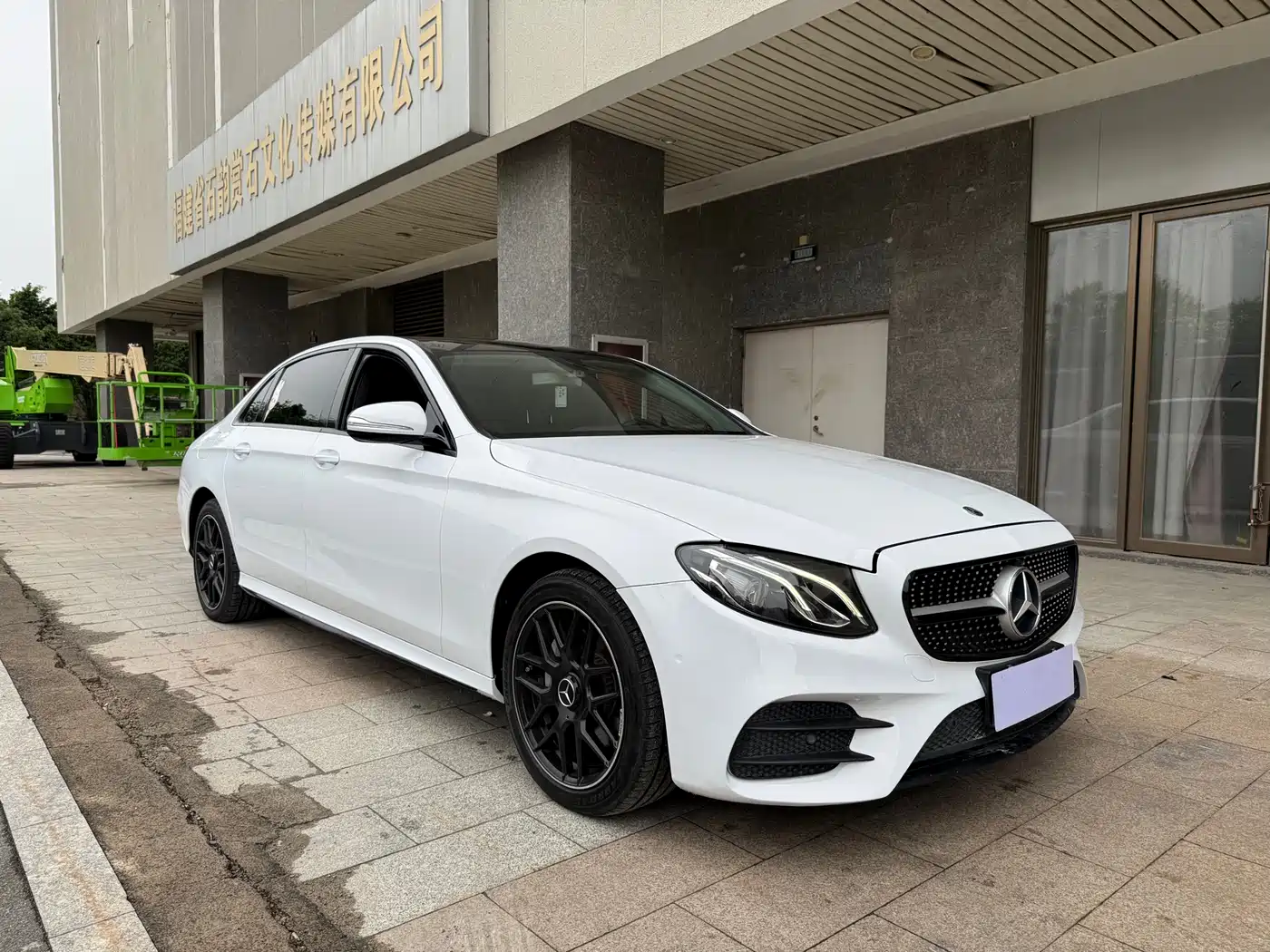 Mercedes-Benz E-Class 2018 E 200 L Sport фото 3
