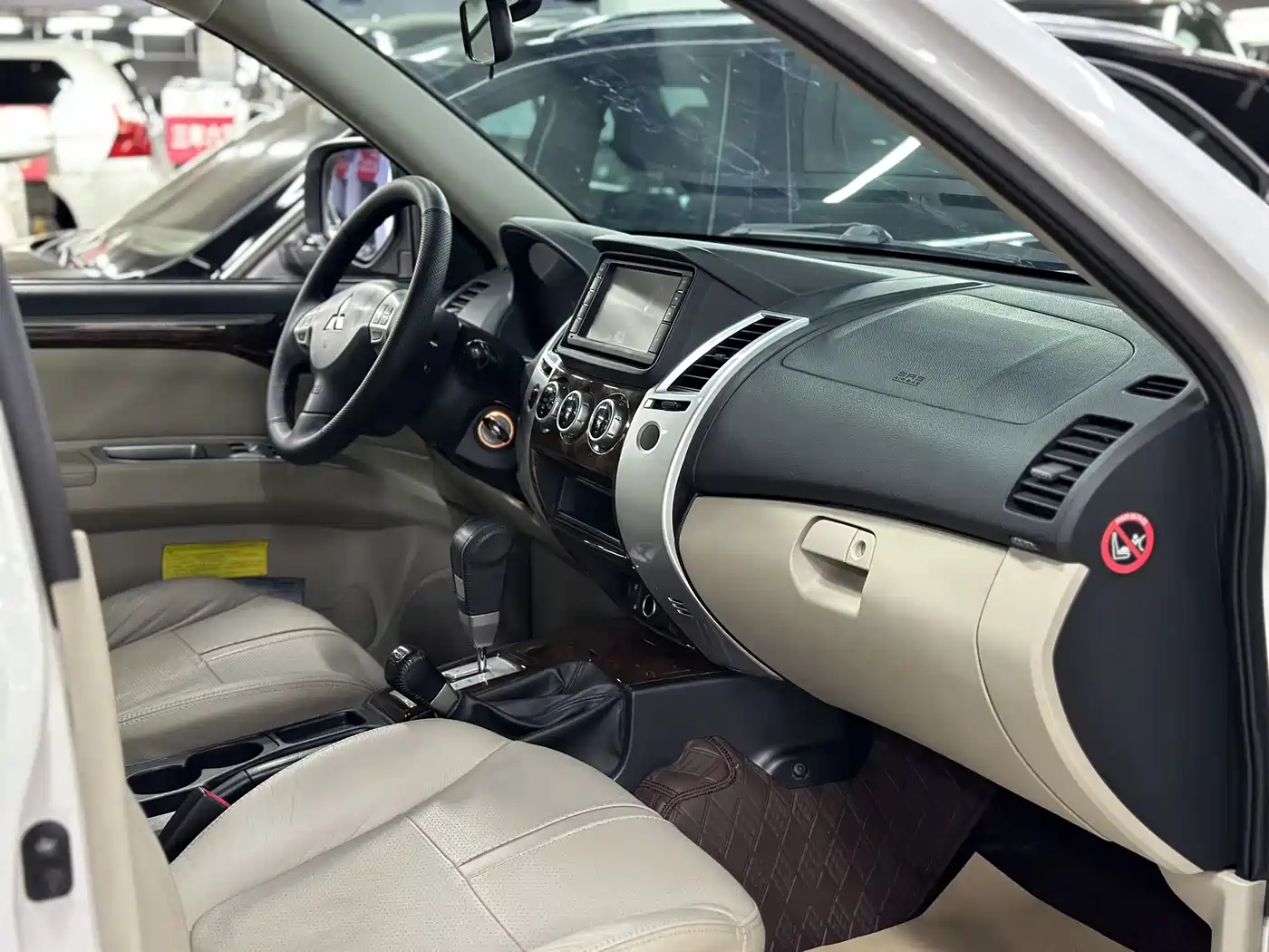 Mitsubishi Pajero Sport 2013 3.0L Automatic 4WD Flagship фото 9