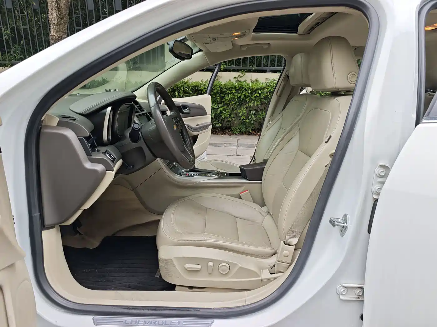 Chevrolet Malibu 2013 2.0L Automatic Luxury Edition фото 12