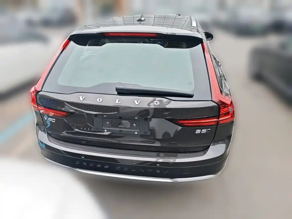 Photo 8 - Volvo V90