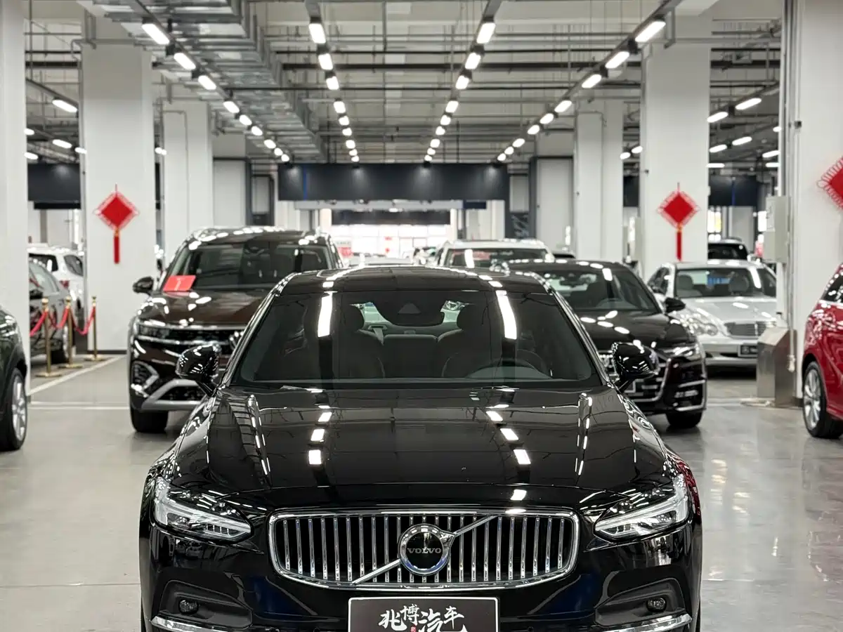 VOLVO S90