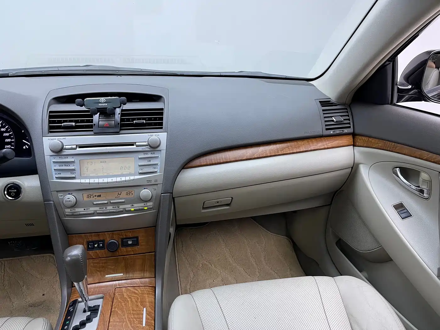 Фото 5 - Toyota Camry