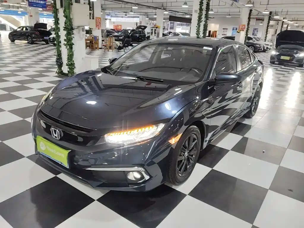 Фото 2 - Honda Civic