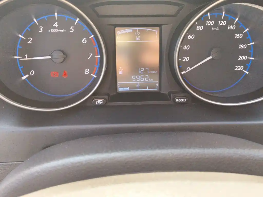 صورة 5 - Dongfeng Fengxing Jingyi X5
