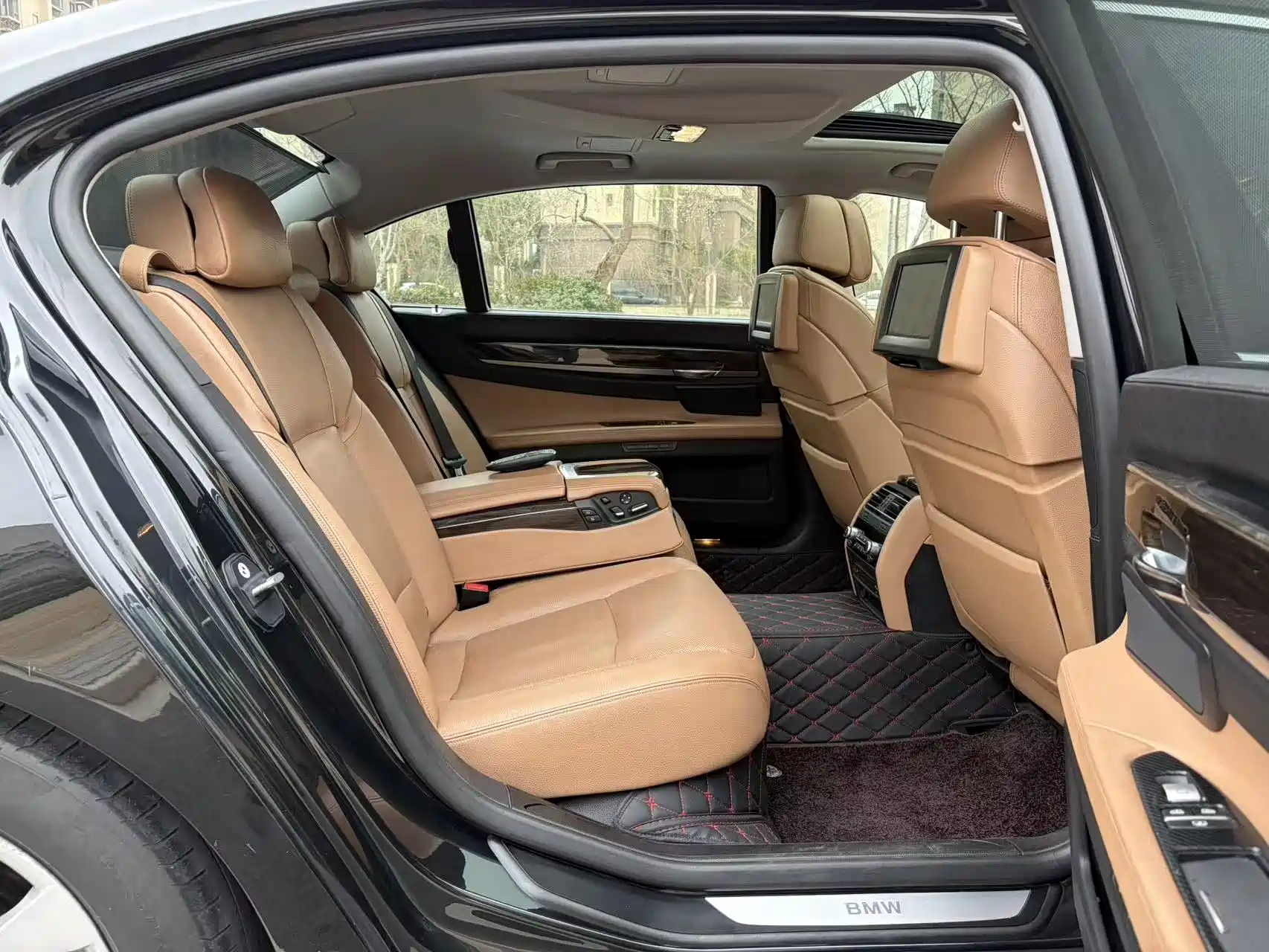 Фото 9 - BMW 7 Series