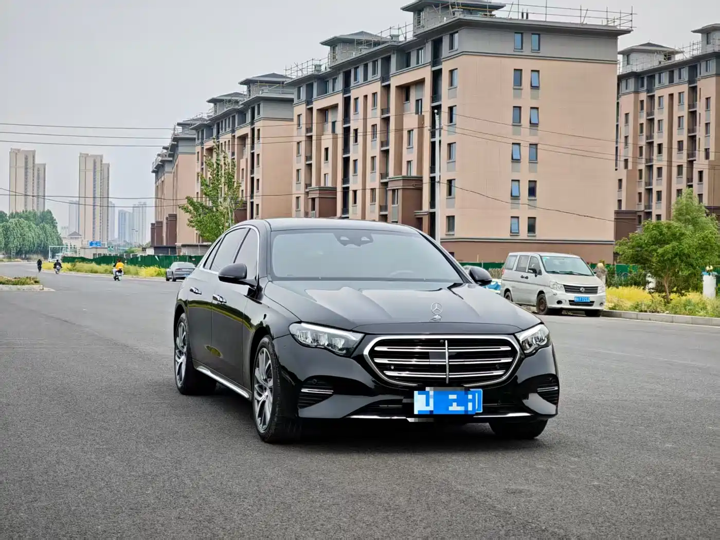 Mercedes-Benz E-Class 2024 E 300 L Fashion фото 3