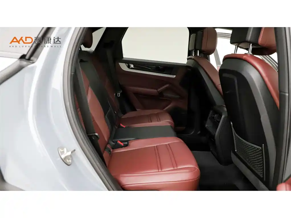 Photo 8 - Porsche Cayenne