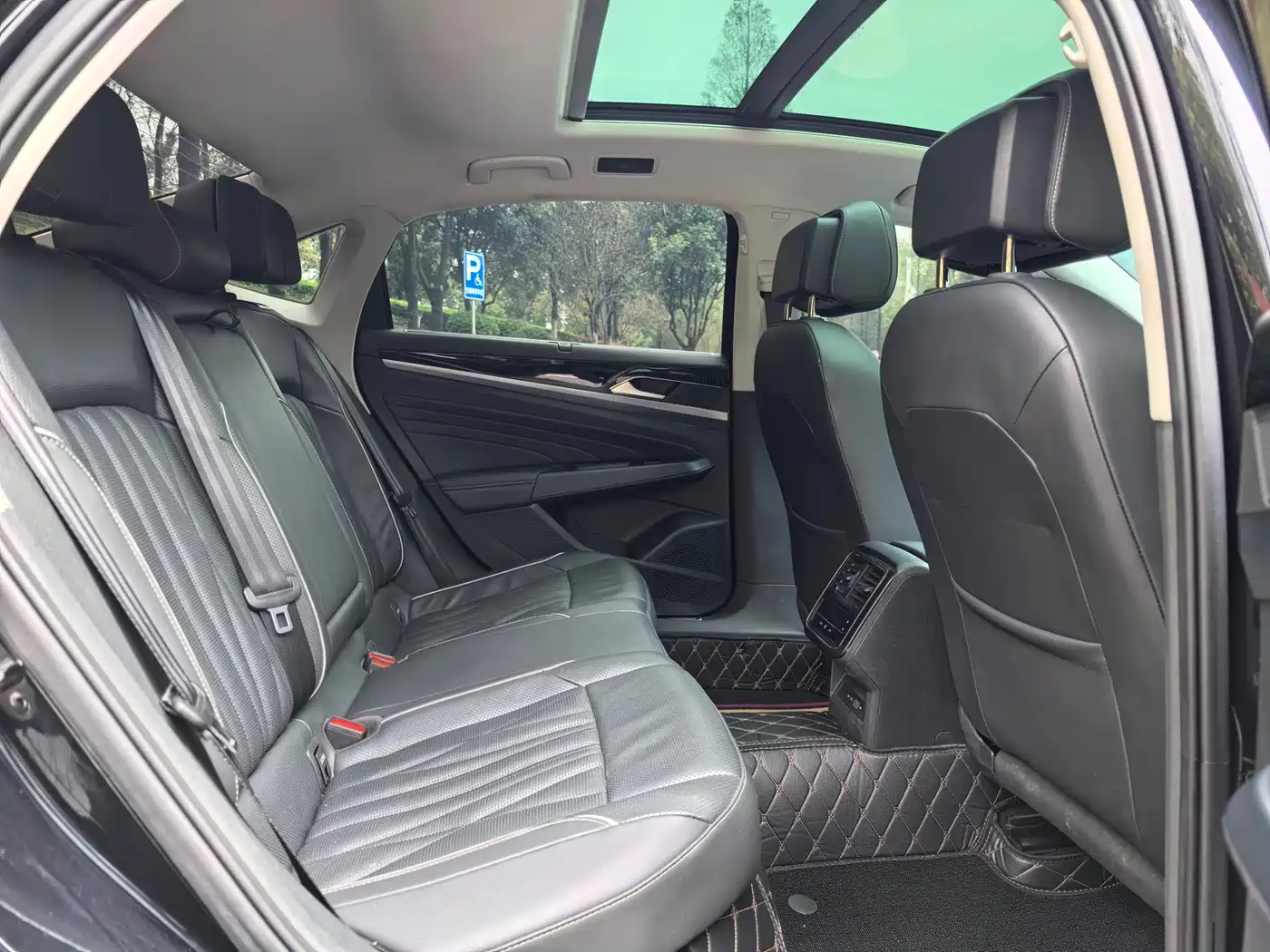 Volkswagen Passat 2023 330TSI Luxury Edition фото 16