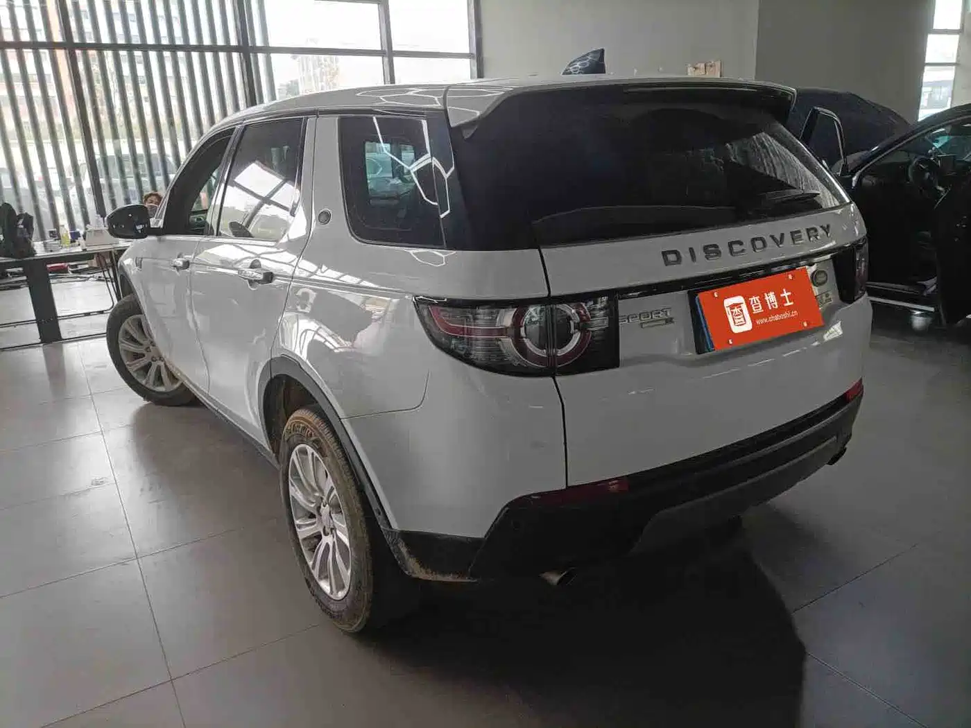 Land Rover Discovery Sport 2018 240PS SE Edition фото 3