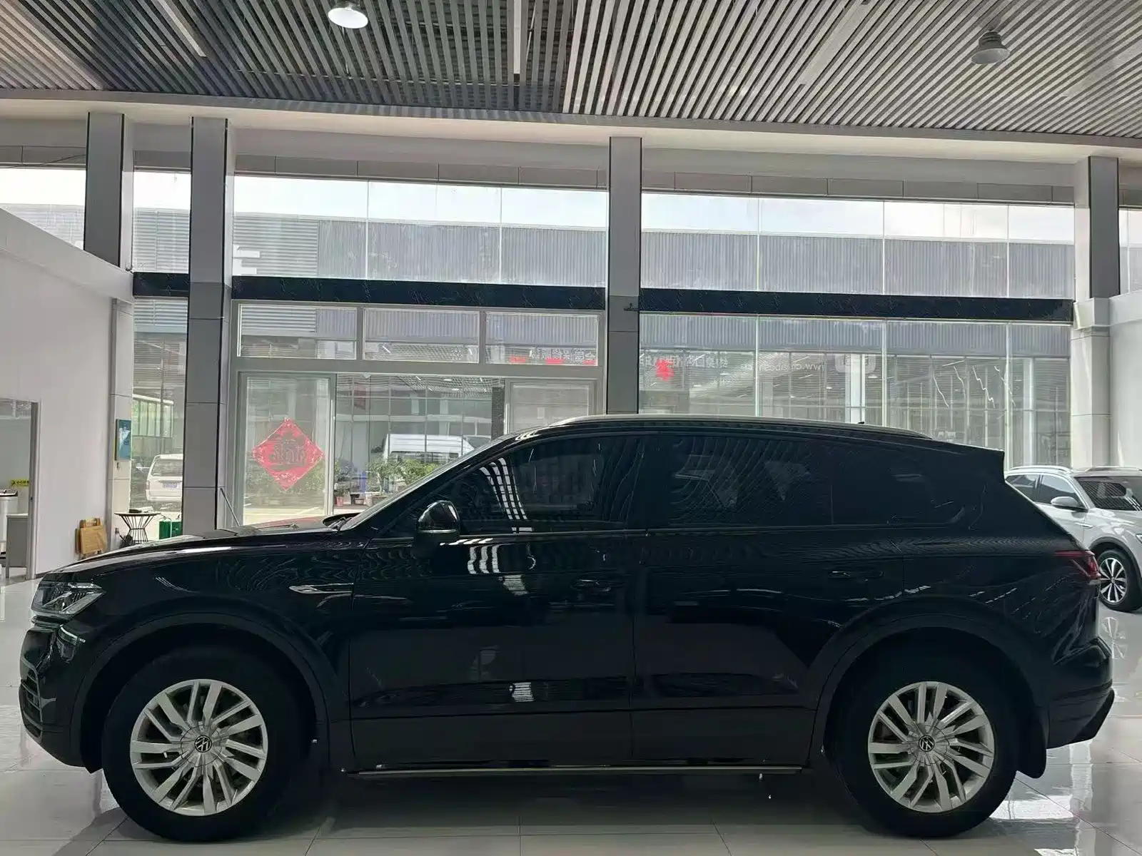 Фото 3 - Volkswagen Touareg