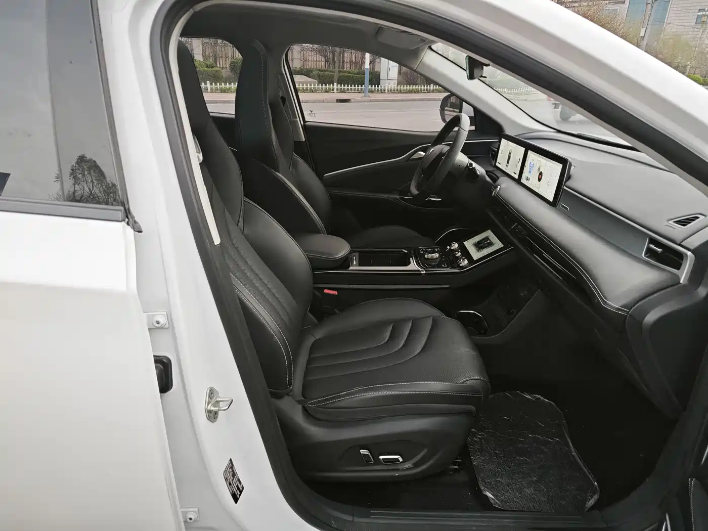 NEZHA AUTOMOBILE NEZHA U