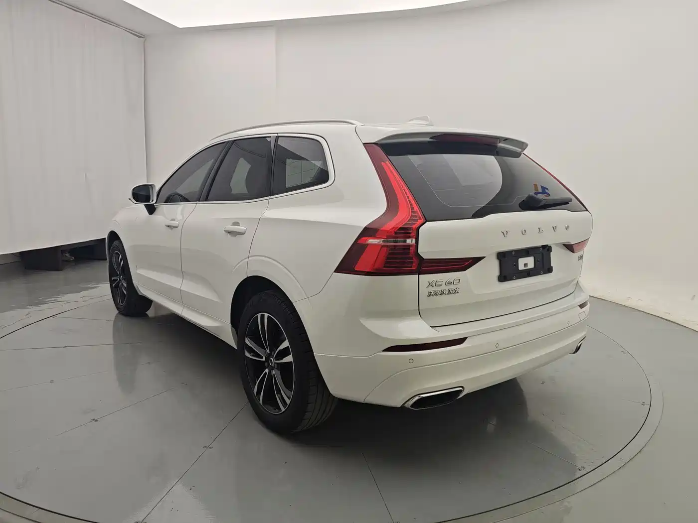Фото 4 - Volvo XC60