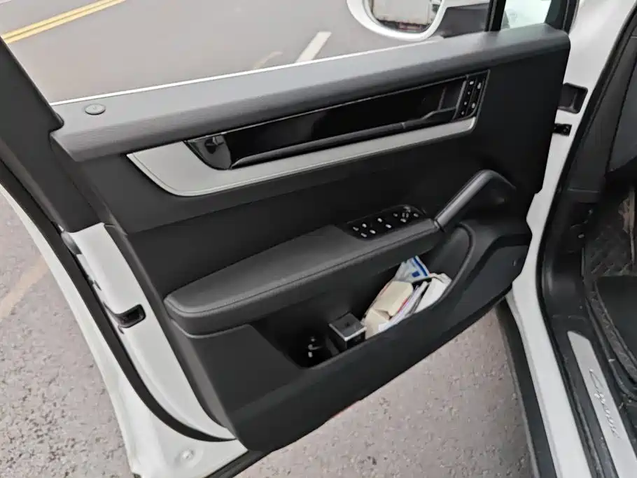 Photo 7 - Porsche Cayenne