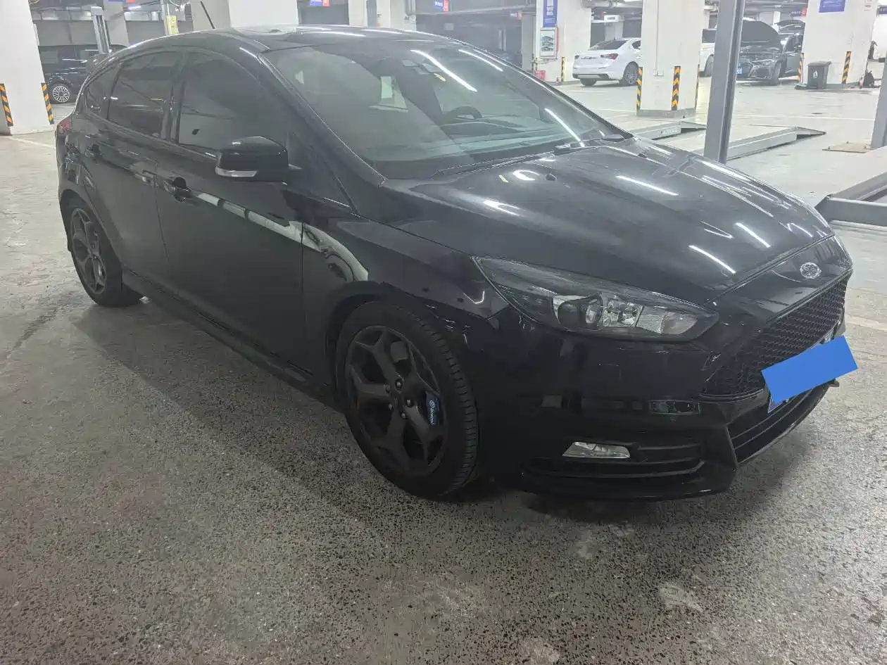Ford Focus (Import) 2018 2015 2.0T ST Standard Edition