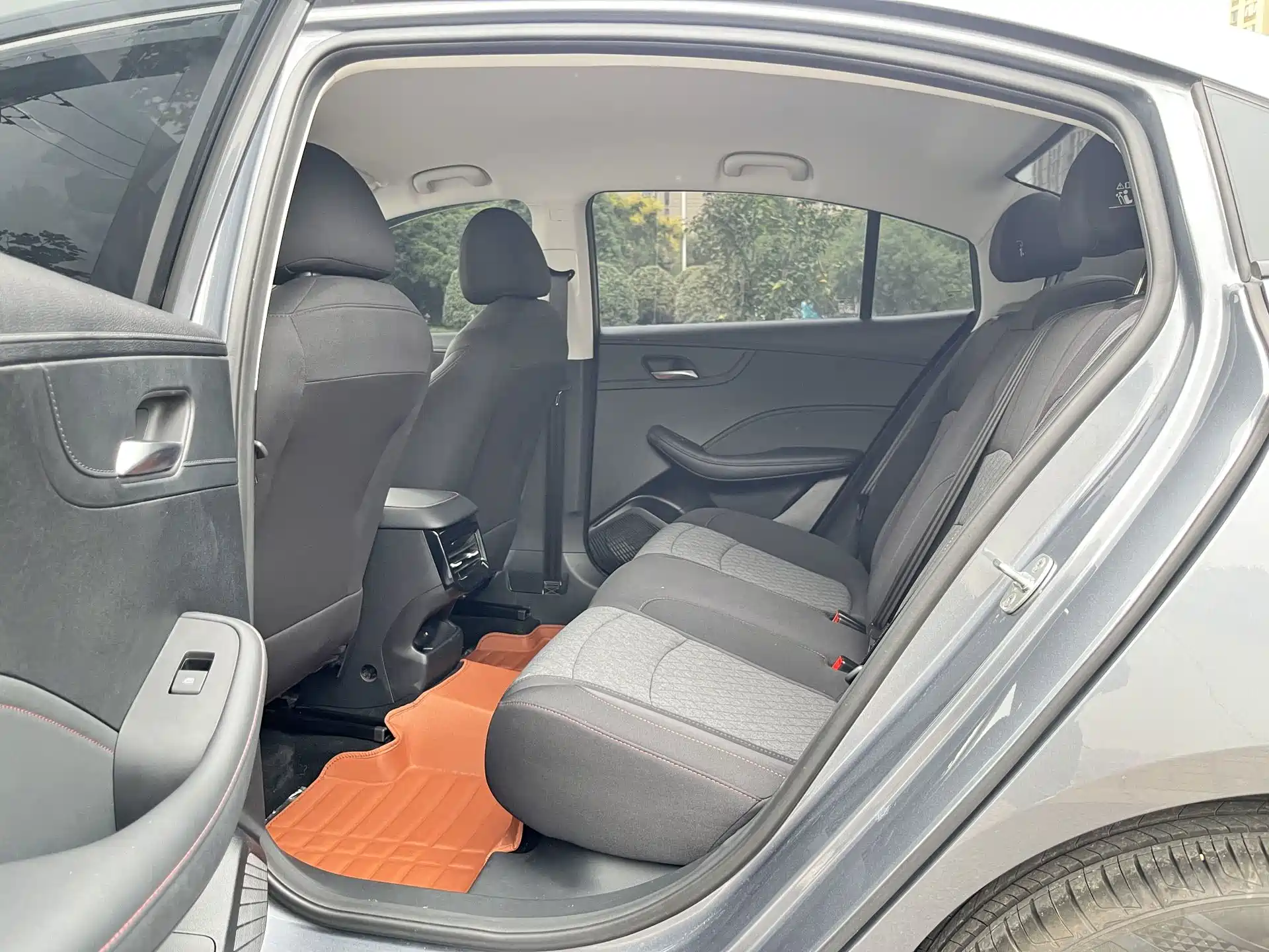 Photo 12 - Roewe i5