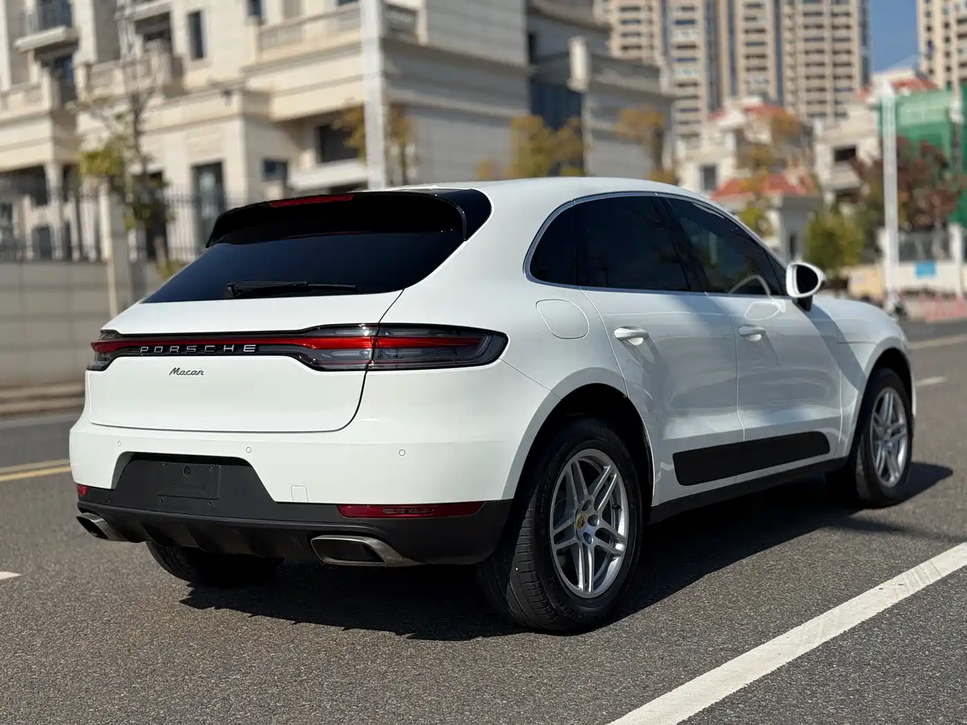 PORSCHE MACAN
