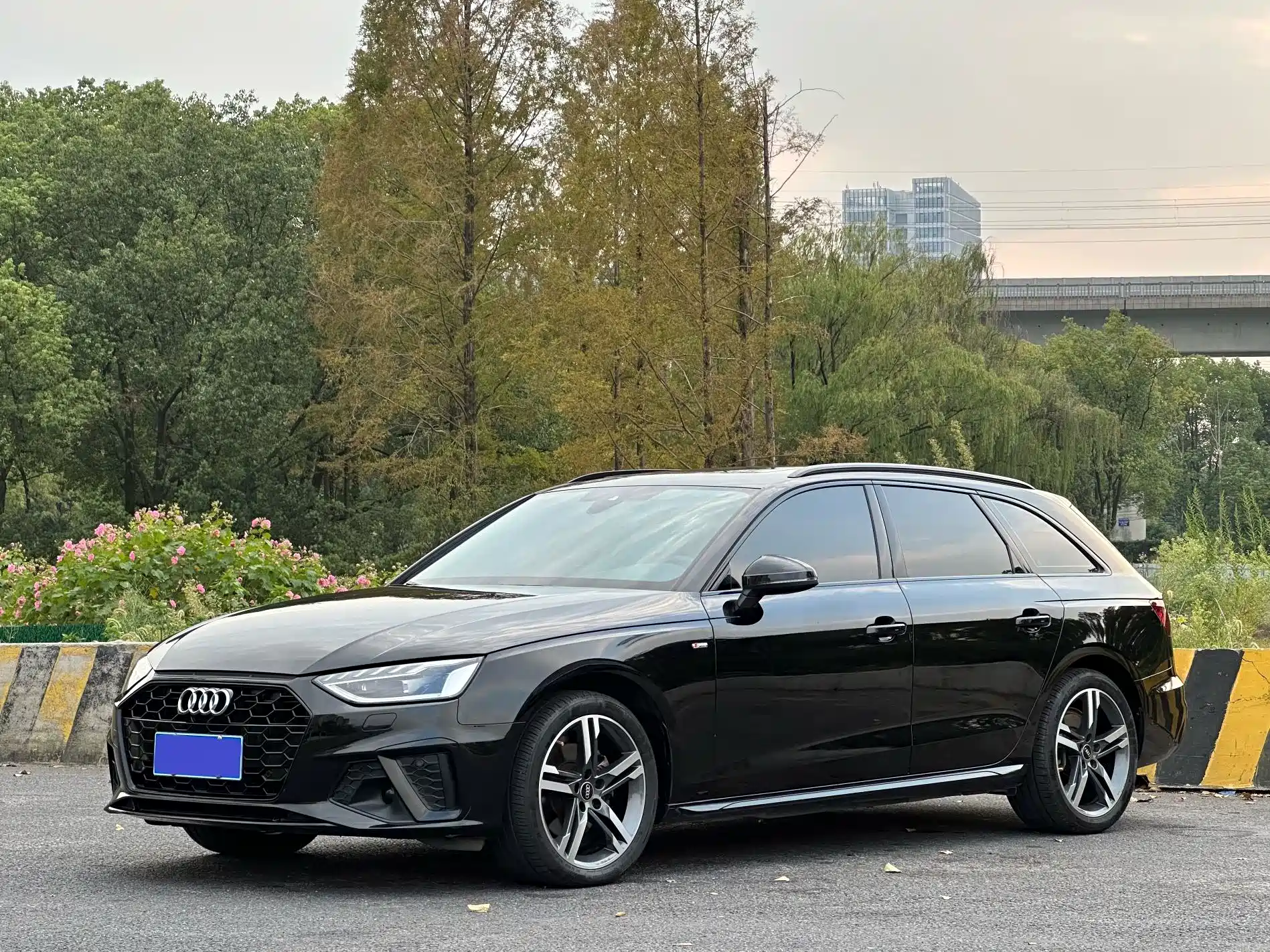 Photo 1 - Audi A4 (Import)