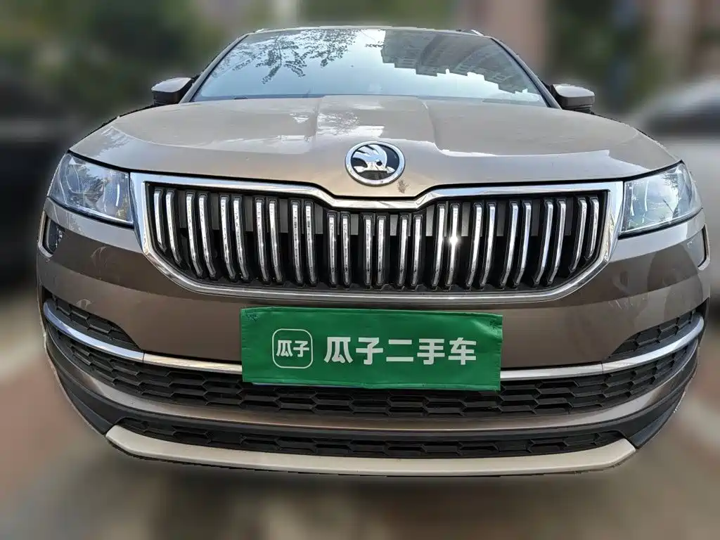 Photo 2 - Škoda Karoq