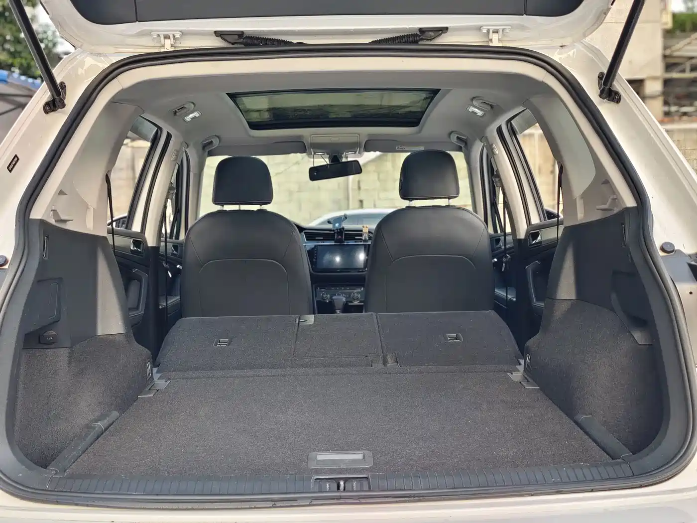 Фото 23 - Volkswagen Tiguan L