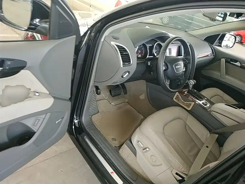 Фото 16 - Audi Q7