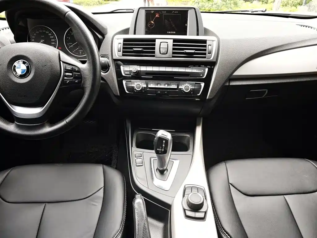 BMW 1 Series (Import) 2016 118i Leading фото 11