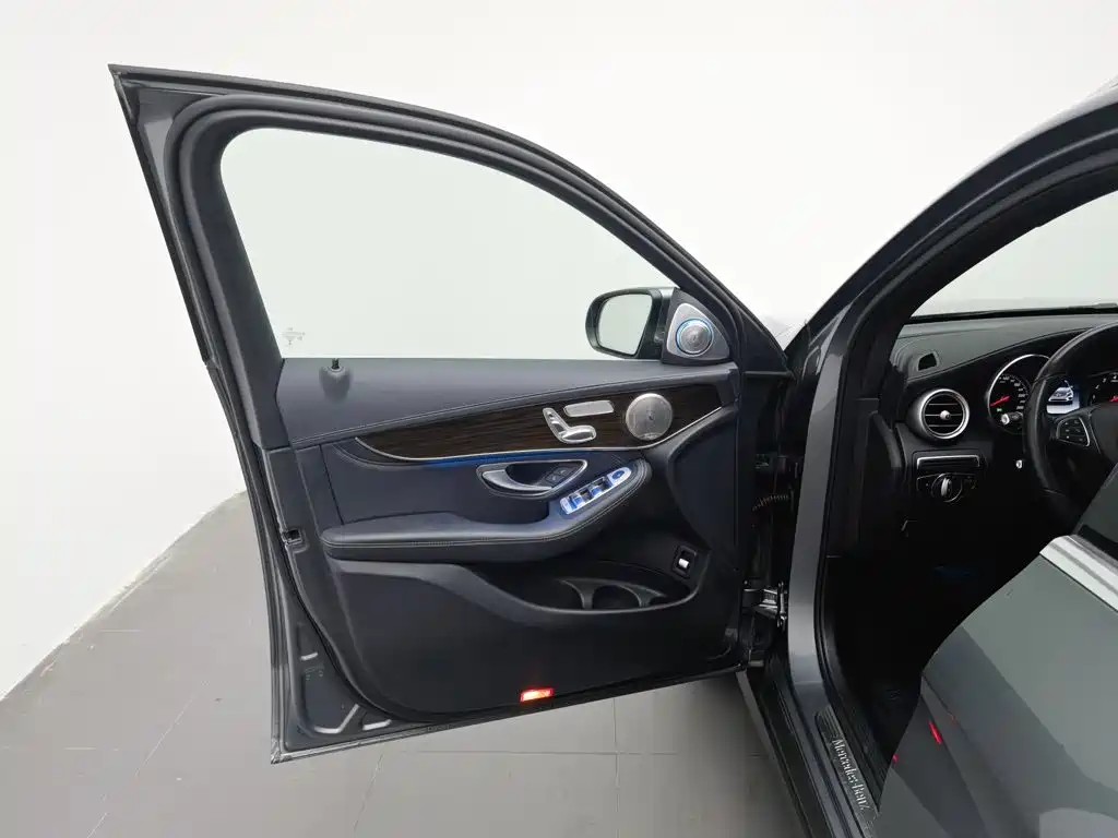 Фото 8 - Mercedes-Benz GLC
