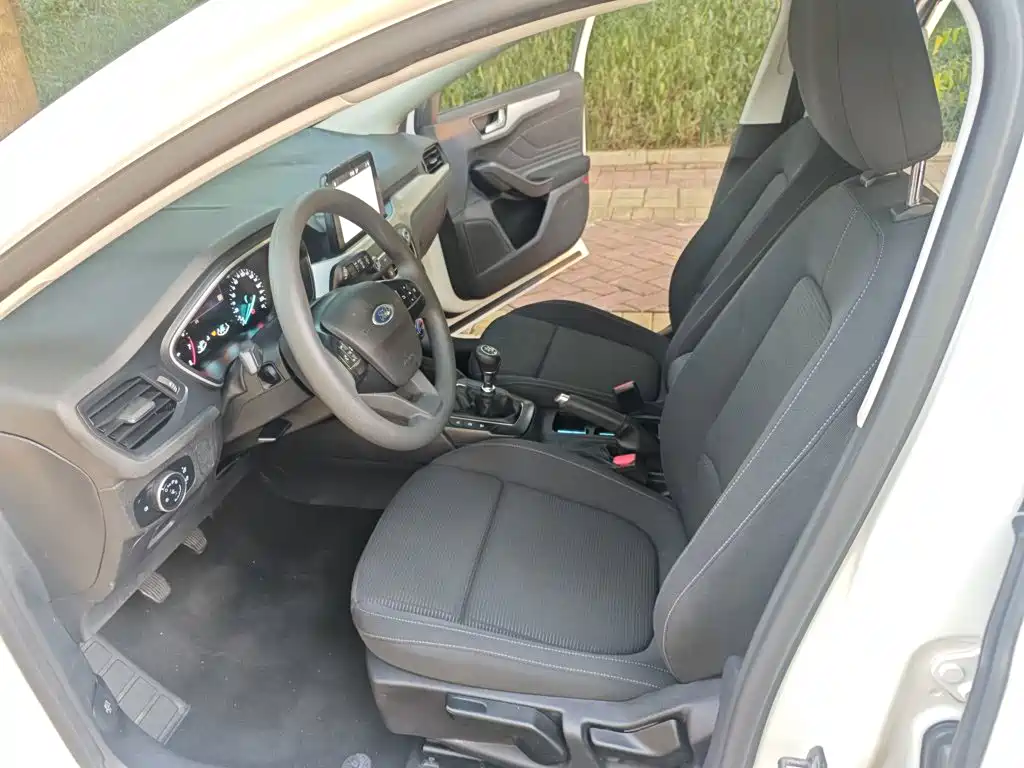 Фото 8 - Ford Focus