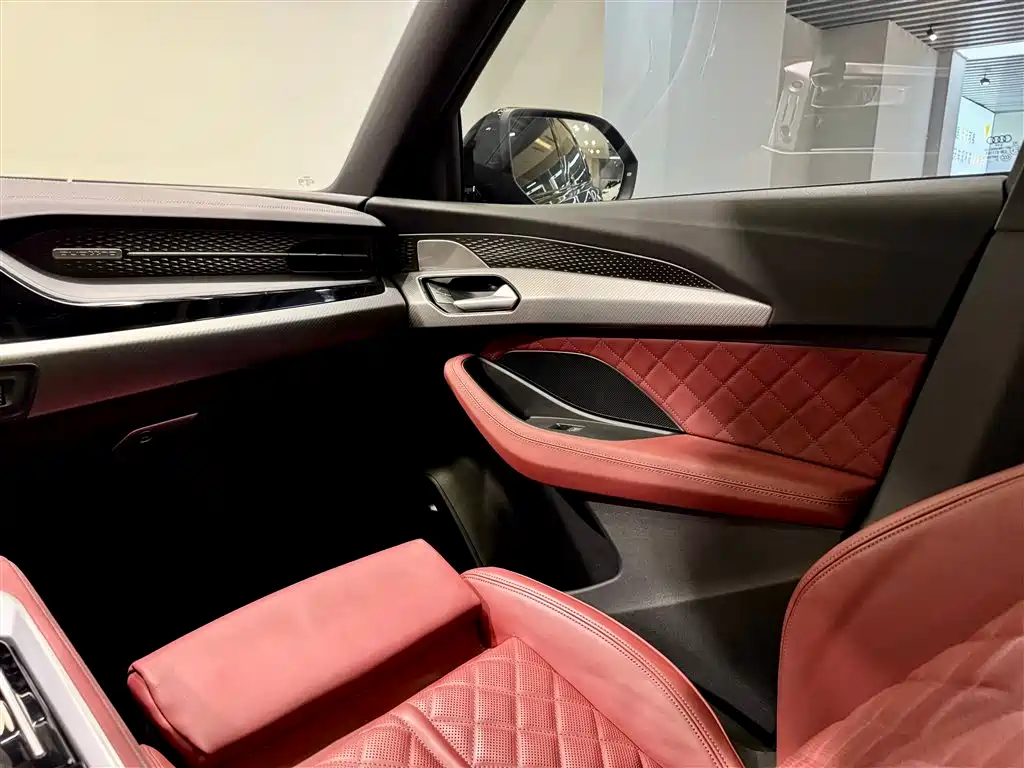 Audi Q6 2024 45 TFSI quattro Black Warrior Edition 6-seater фото 23