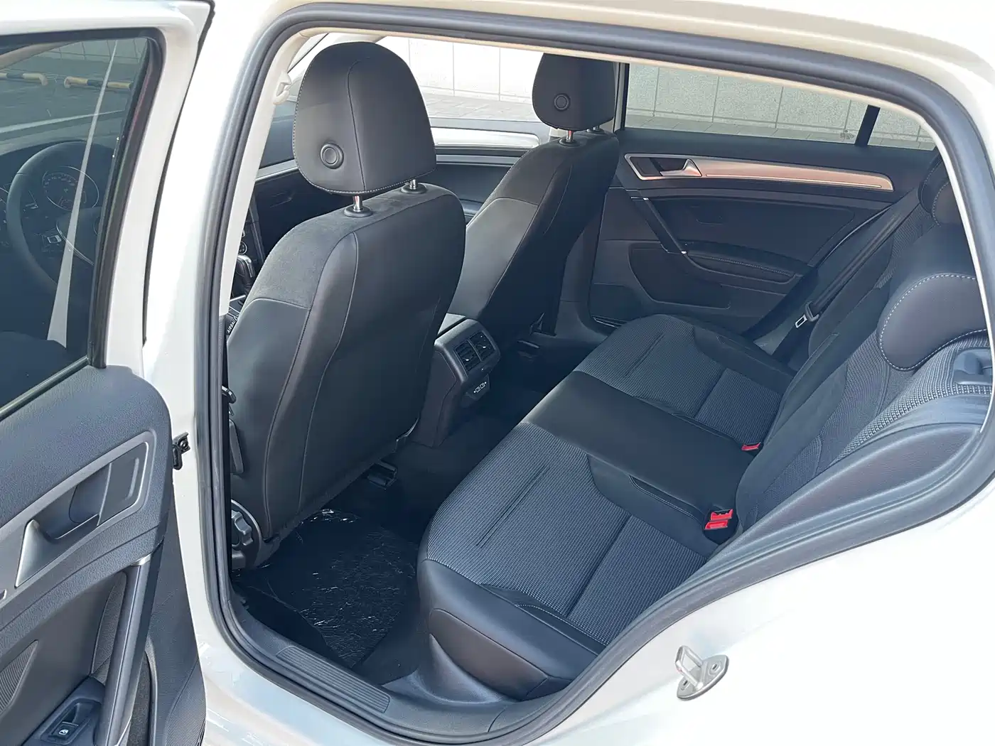 Volkswagen Golf 2020 Beloved Edition 280TSI DSG Comfort фото 10