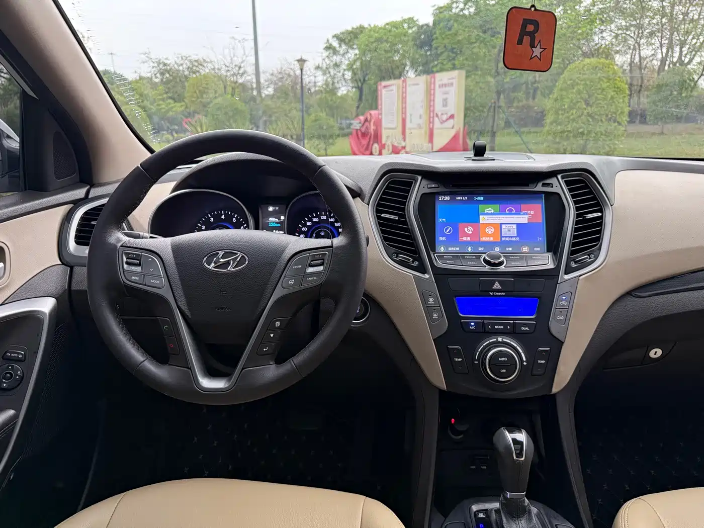 Hyundai Santa Fe 2013 Model 2.4L Automatic 2WD Smart фото 13