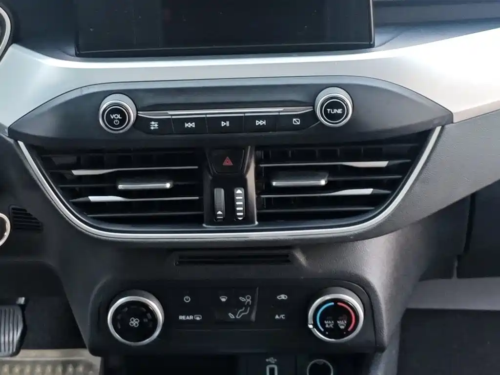Фото 6 - Ford Focus