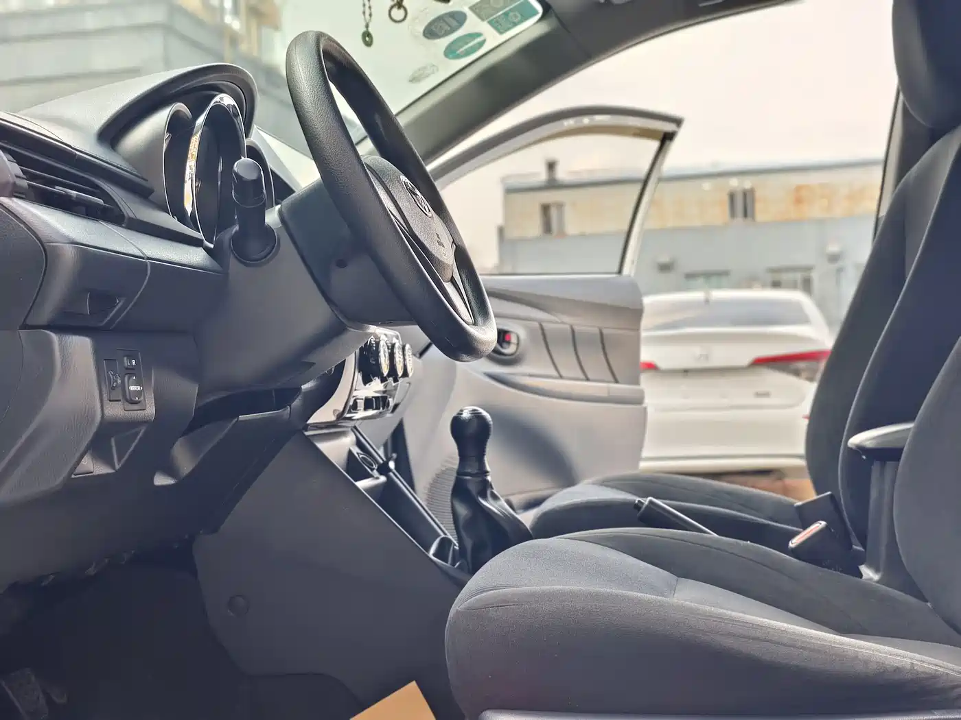 Toyota YARiS L Zhi Xiang 2017 2017 1.5E Manual Charming Edition