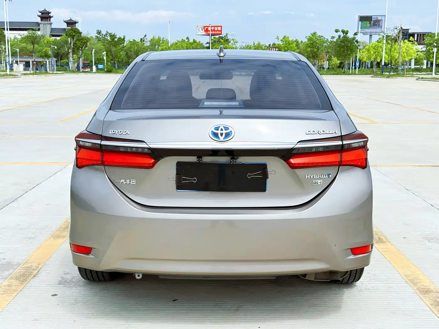 Toyota Corolla 2017 Facelift Hybrid 1.8L E-CVT Leading Edition фото 10