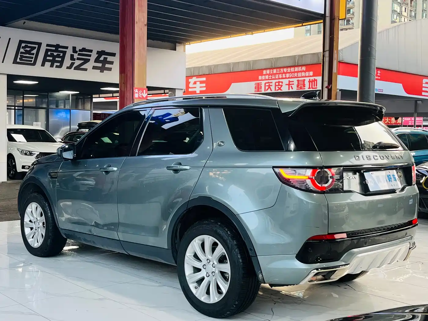 Land Rover Discovery Sport 2018 240PS SE Edition фото 3